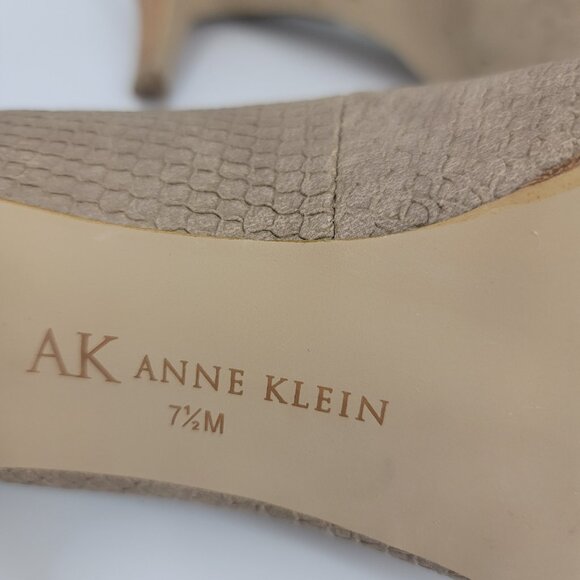 Anne Klein: Tan, Textured Suede Snake Pattern, Platform Heels 7 1/2 M - Picture 6 of 7